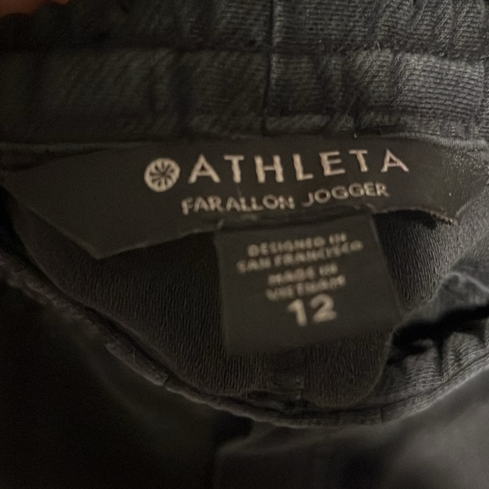 Farallon Joggers, Missing String - image 3